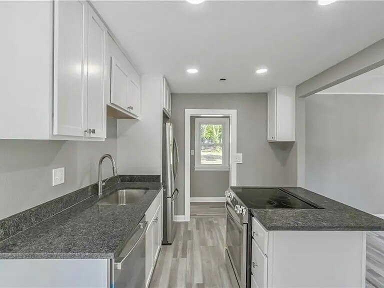 Building Photo - 426 E Elm St