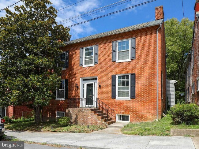 Building Photo - 103 N Church St