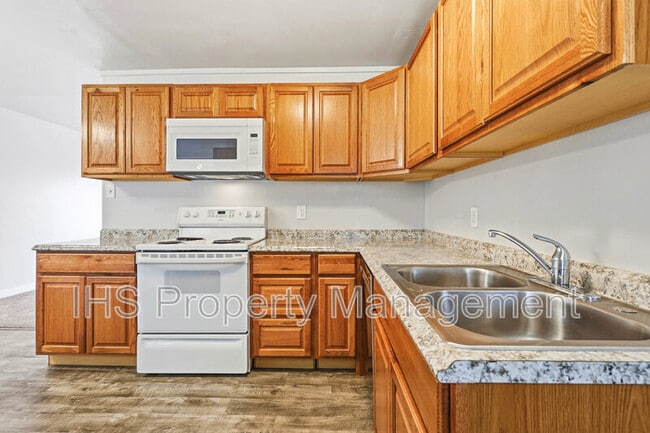 Building Photo - 1105 Thayer Dr