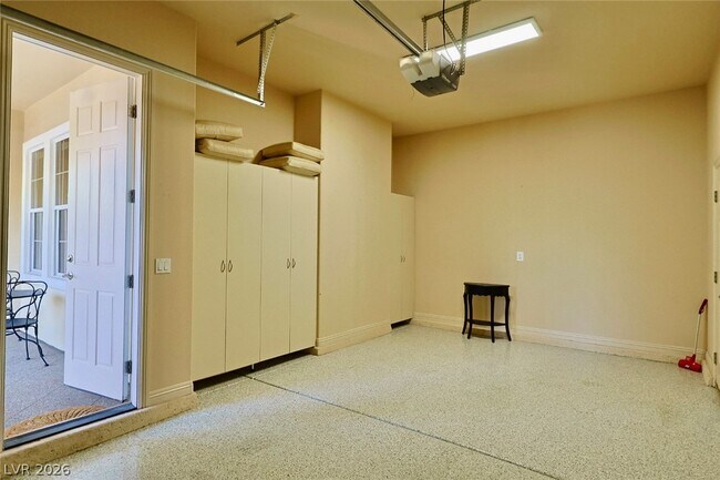 Building Photo - 12047 Oakland Hills Dr