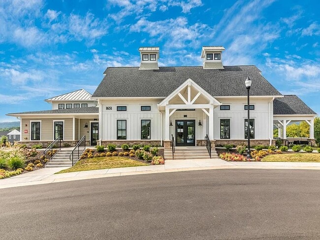 Building Photo - THREE LEVEL TOWN HOUSE IN KELLERTON