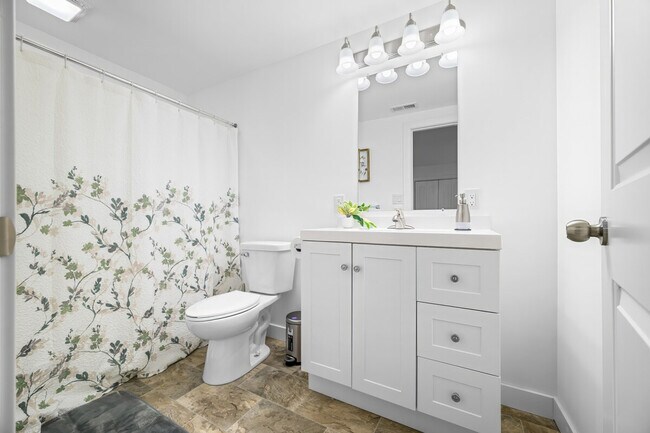 Building Photo - 1019 Central Ave