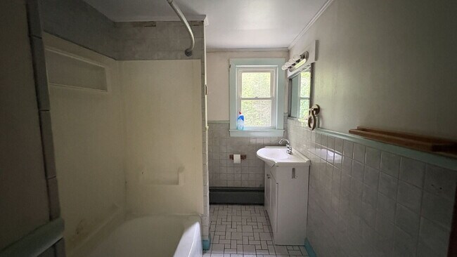Building Photo - 153 Highland St
