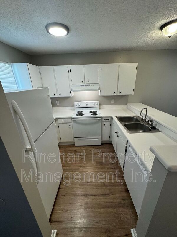 Building Photo - 1642 Eagles Pl