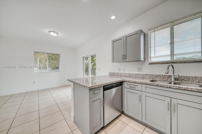 Building Photo - 14708 NE 7th Ave