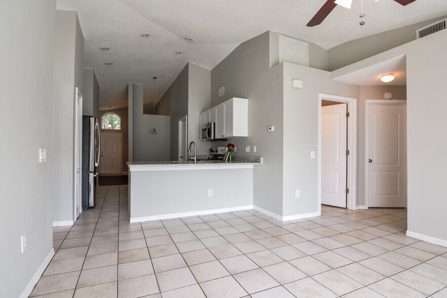 Building Photo - 411 Sonoma Dr