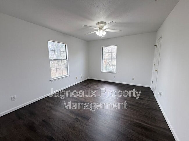 Building Photo - 201 Crystal Ln