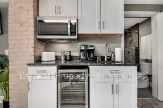 Building Photo - 514 Tremont St