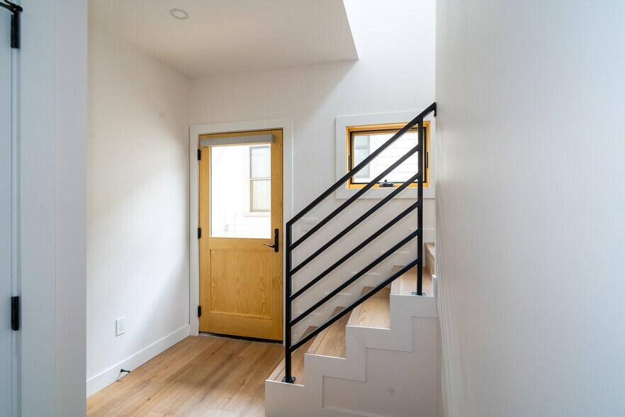 Building Photo - 3038 Beech St