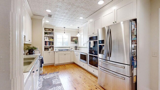 Building Photo - Gorgeous and updated home in Heart of Auburn