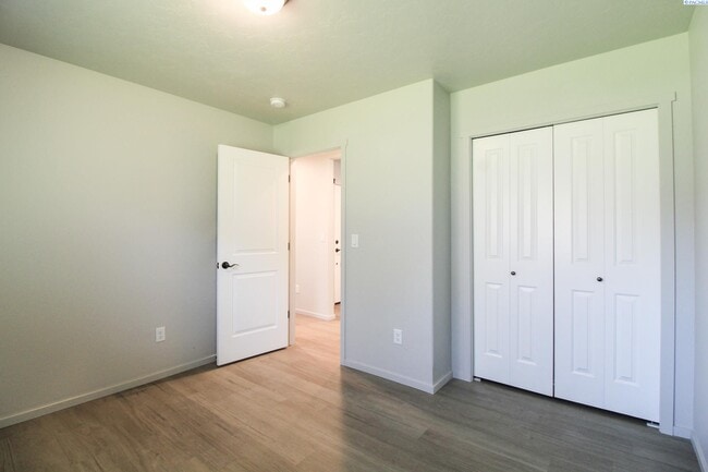 Building Photo - 3 Bed/2 Bath Southeast Kennewick Home