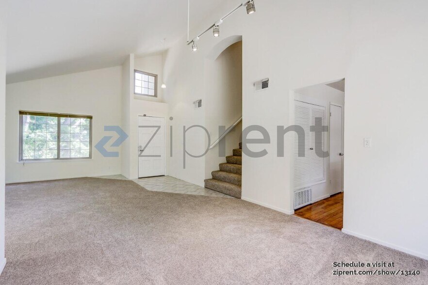 Building Photo - 1936 Lake View Pl