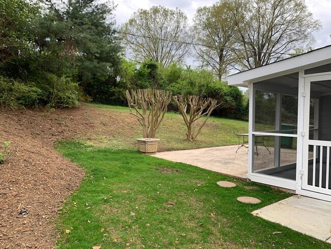 Outdoor patio, screened porch - 3509 Sargeant Dr