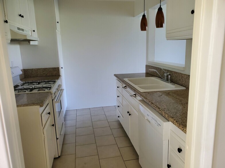 Building Photo - 741 Amigos Way