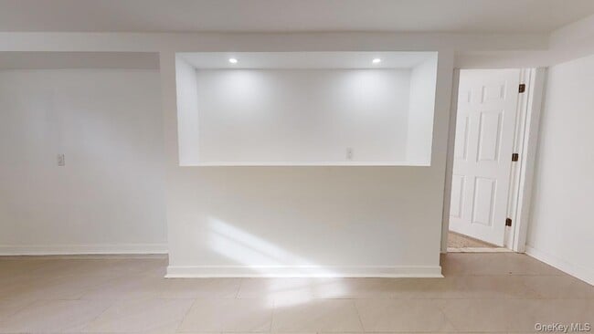 Building Photo - 67-12 Juno St