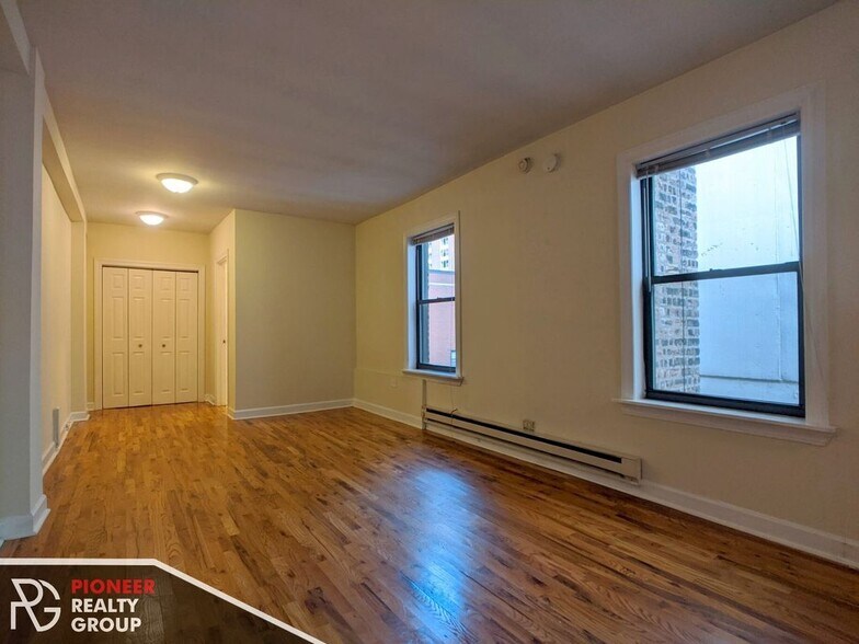 Building Photo - 1347 N Dearborn St