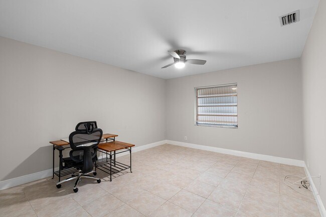 Building Photo - 8757 Bella Vista Dr