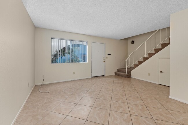 Building Photo - Spacious 3-Bedroom Townhome Near UCSD & UT...