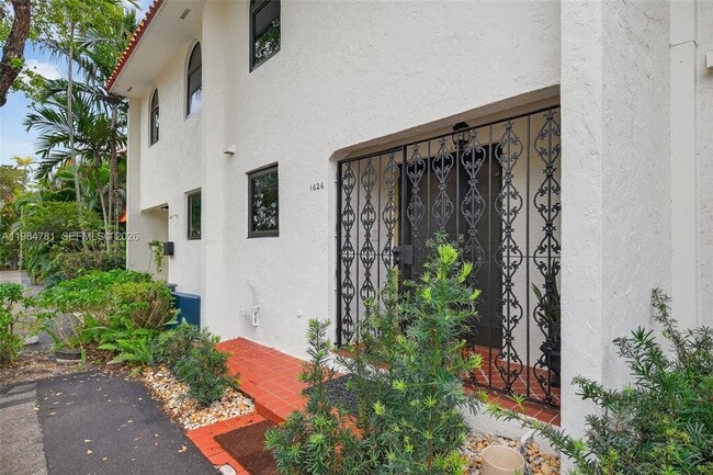 Building Photo - 1626 NE 105th St