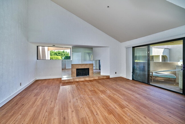 Building Photo - 414 Village Square N