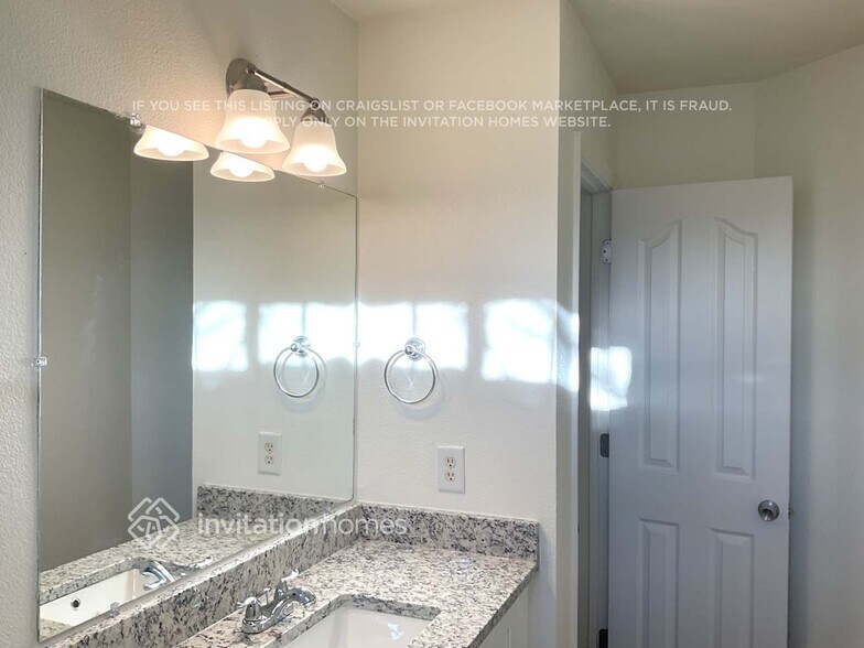 Building Photo - 1001 Sunlight Path Dr