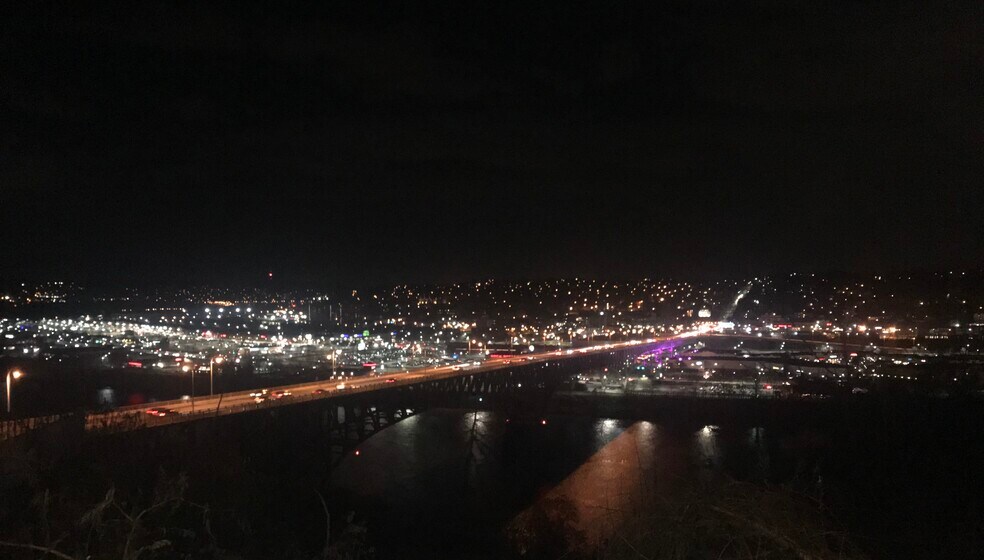 Building Photo - 225 Desdemona St