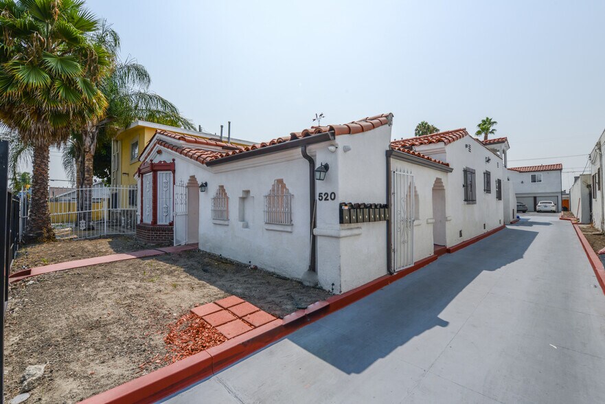 Building Photo - 520 W 82nd St