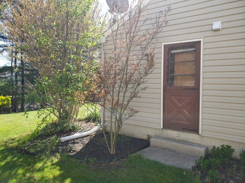 Side Entrance - 103 Abbey Rd