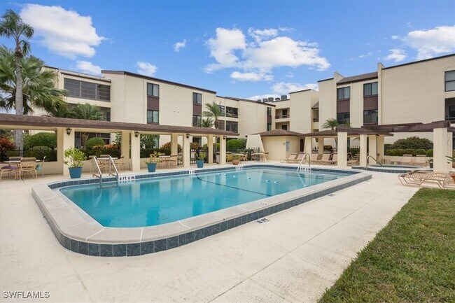 Building Photo - 3635 Boca Ciega Dr