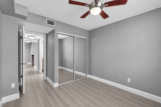 Building Photo - 2881 N Oakland Forest Dr
