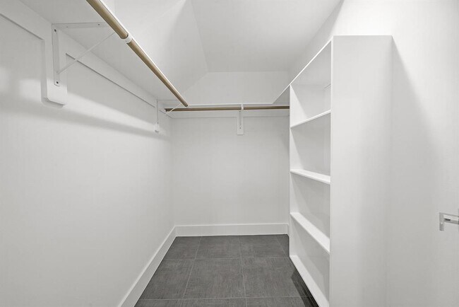 Building Photo - 2122 Oatfield Dr