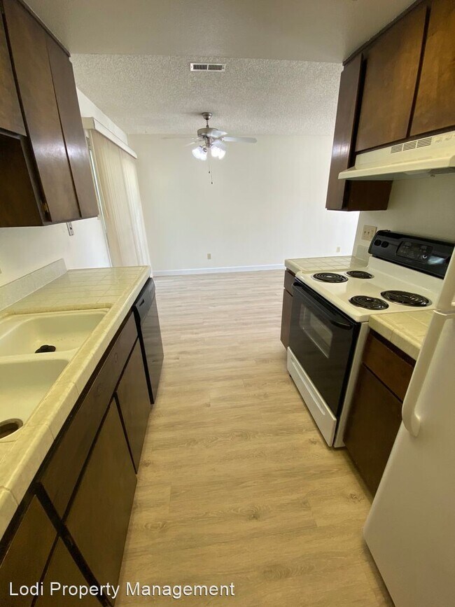 Building Photo - 2440 Cochran Rd