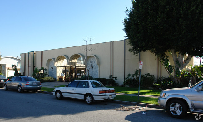 Primary Photo - Mecca Apartments
