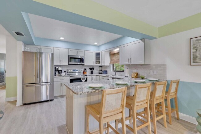 Building Photo - 758 103rd Ave N