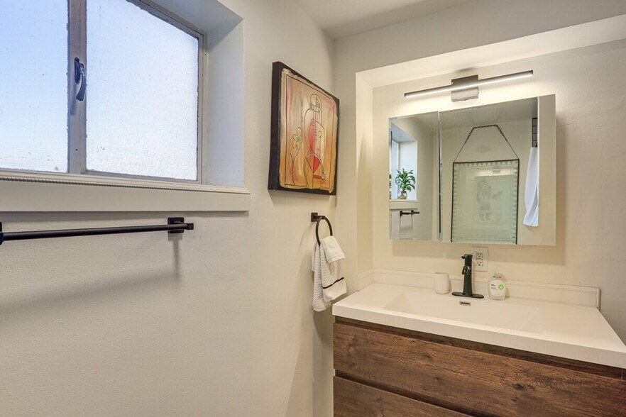 Building Photo - 1383 S Zenobia St