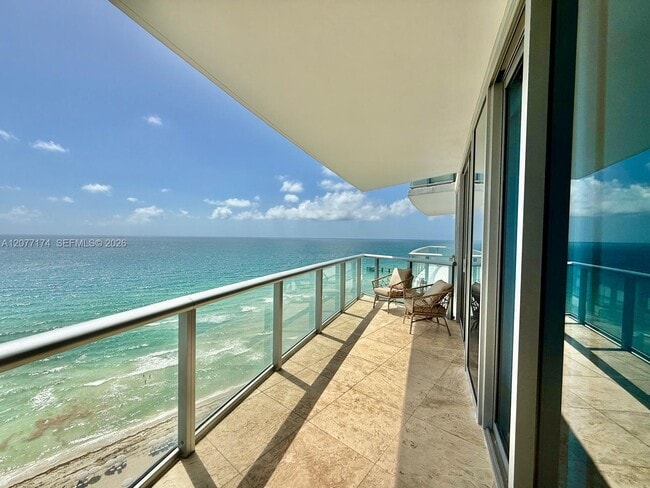 Building Photo - 17001 Collins Ave