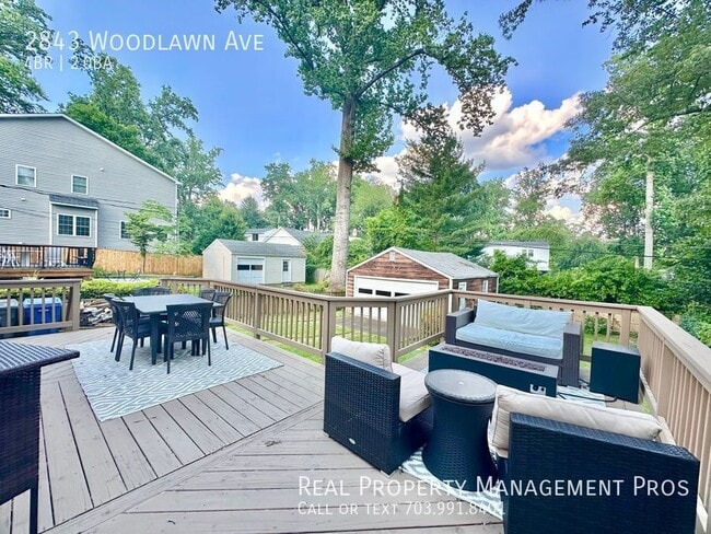 Building Photo - 2843 Woodlawn Ave