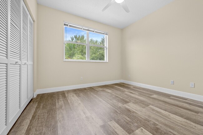 Building Photo - 3033 SE Brierwood Pl
