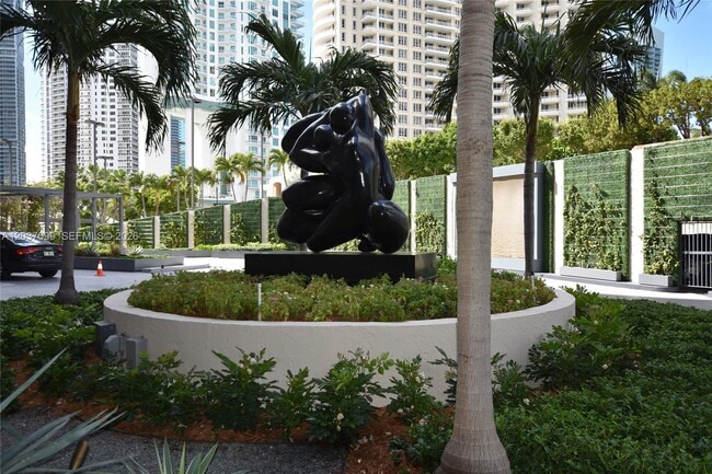 Building Photo - 540 Brickell Key Dr