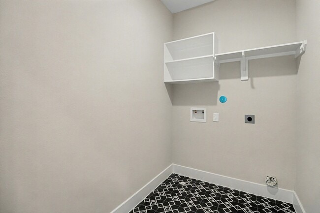 Building Photo - 5000 Higgins St