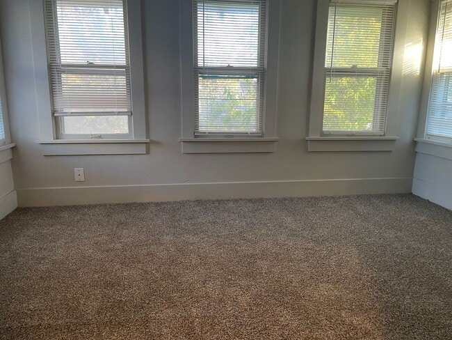 Building Photo - Remodeled 3 Bed 2 Bath Home in Riverside