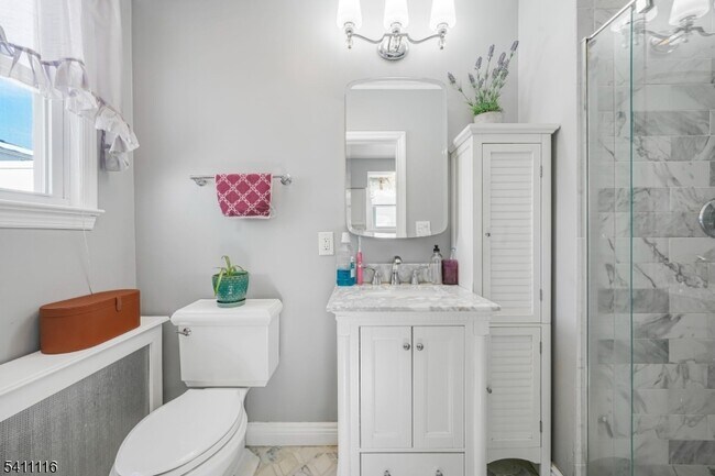 Building Photo - 416 2nd St