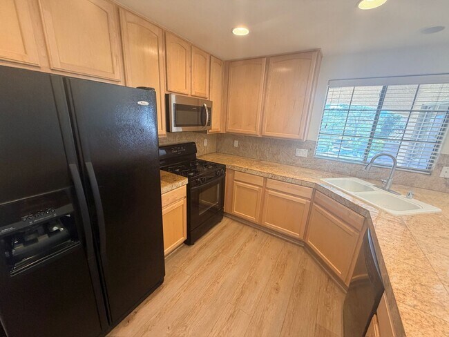 Building Photo - 2 bed / 2 bath Condo in Painted Desert Guard Gated Community