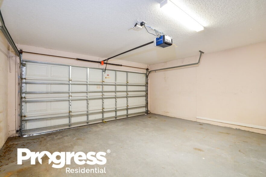 Building Photo - 9924 Autumn Creek Ln