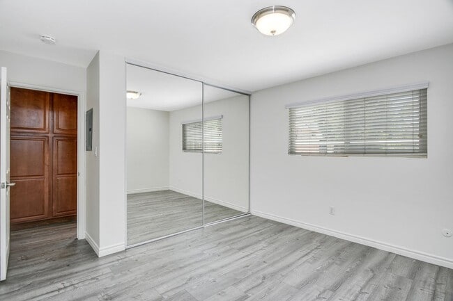 Building Photo - 1 bedroom 1bathroom condo in Normal Heights!