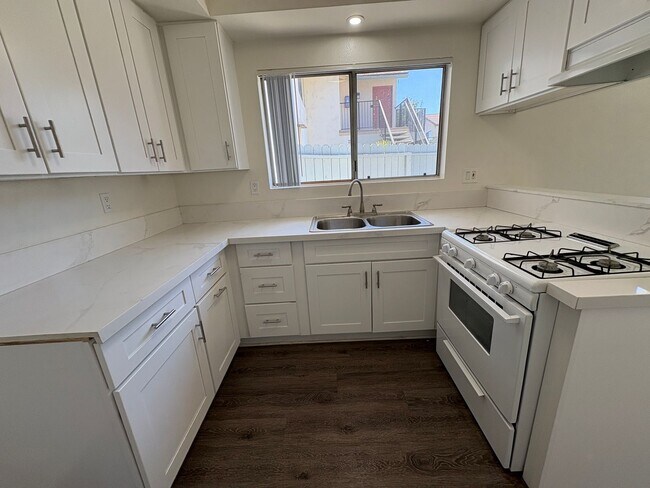 Building Photo - 2244 E Joana Dr