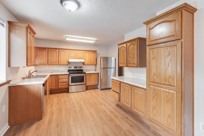 Building Photo - Beautiful 5 Bed, 3 Bath Rental Home in Sherwood!