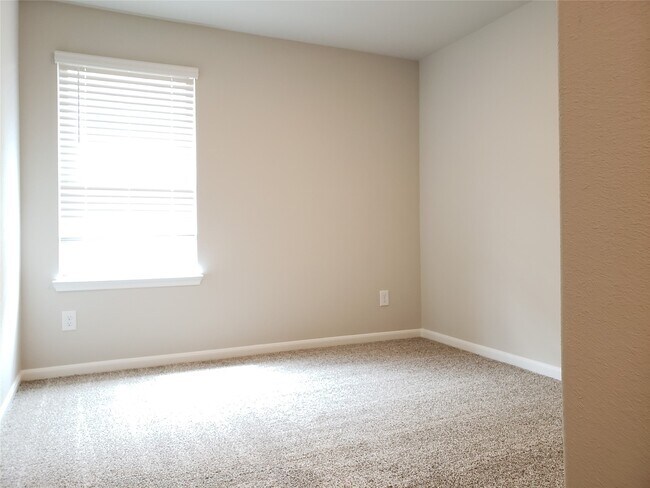 Building Photo - 3642 Park Vista Dr