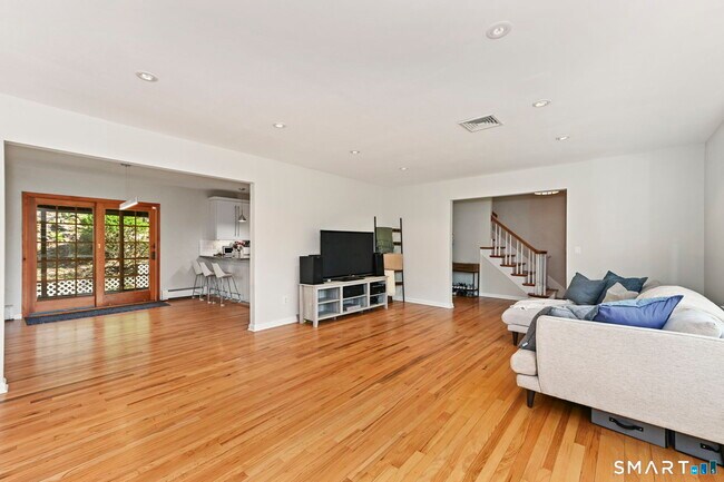 Building Photo - 163 MacGregor Dr