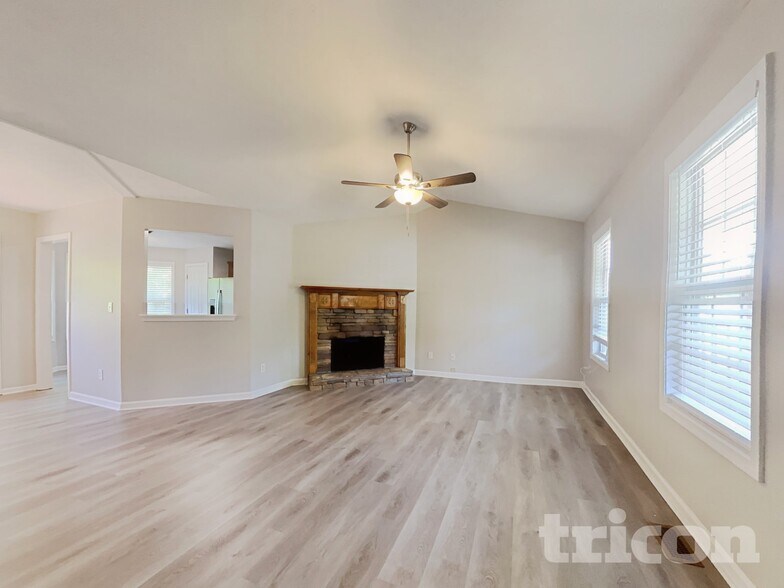 Building Photo - 15 Woodwind Dr